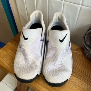 Nike flyease tennis shoes